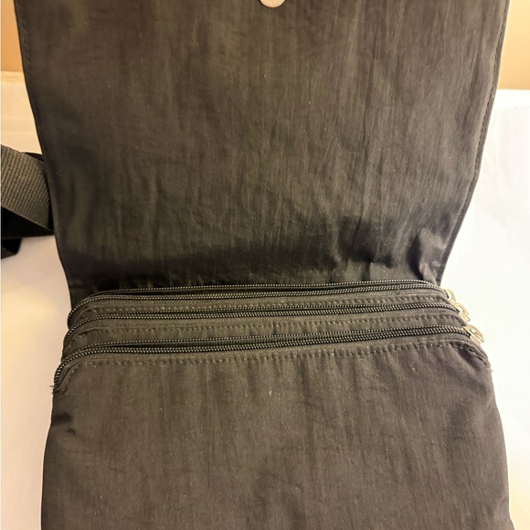 Baggallini Black Nylon Crossbody Shoulder Bag Accordion 3 Zip Purse 9.5x7x3 - Picture 3 of 7